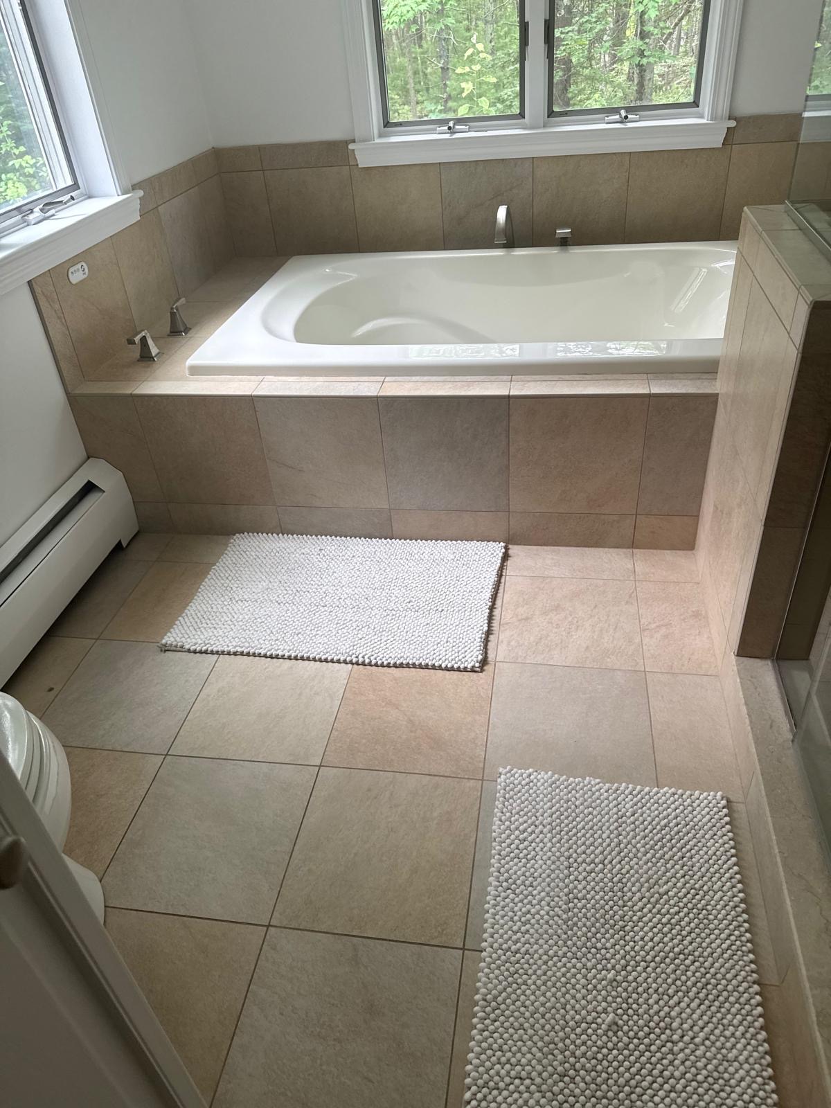 Bathroom cleaned by Tavares Cleaning